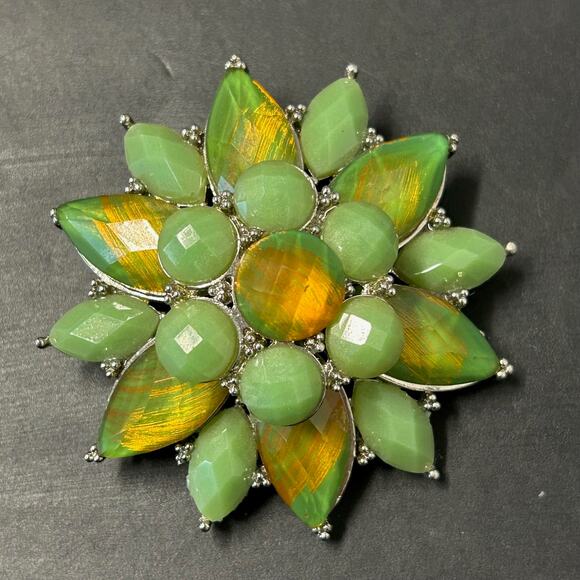 Unbranded Jewelry - Flower Brooch Faceted Green Gold Components Silver Tone Stacked Design